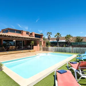 https://ocean-surf-house.hotelsfuerteventura.org
