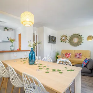 Appartement Est1-spaciouss In The Beach, Bbq, Downtonwn, Parking, Fast Wifi Fibre, Roses